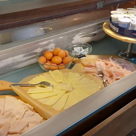 维塞尔巴卡门酒店 * Viserbella di Rimini