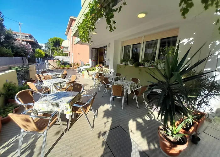 维塞尔巴卡门酒店 酒店 Viserbella di Rimini