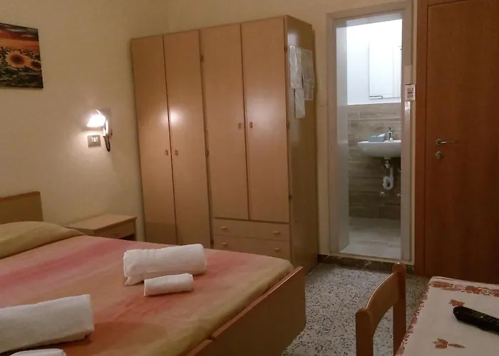 Carmen Viserba Отель *