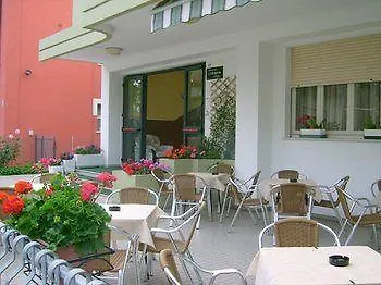 维塞尔巴卡门酒店 Viserbella di Rimini